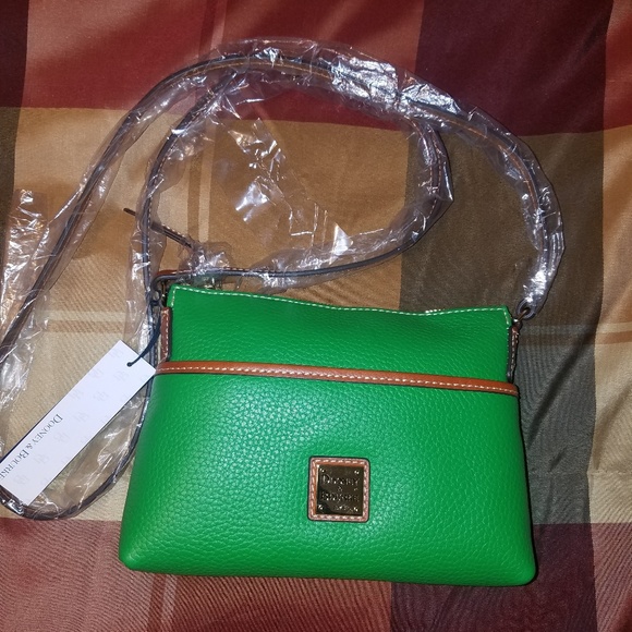 Dooney & Bourke Handbags - Dooney and Bourke crossbody